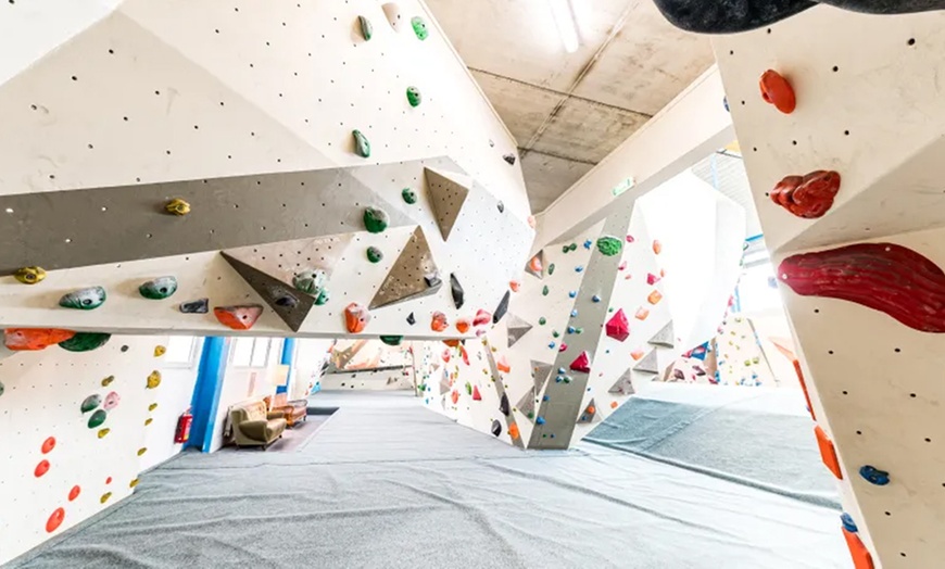 Image 3: Tageseintritt in die Boulderhalle inkl. Kletterschuhe