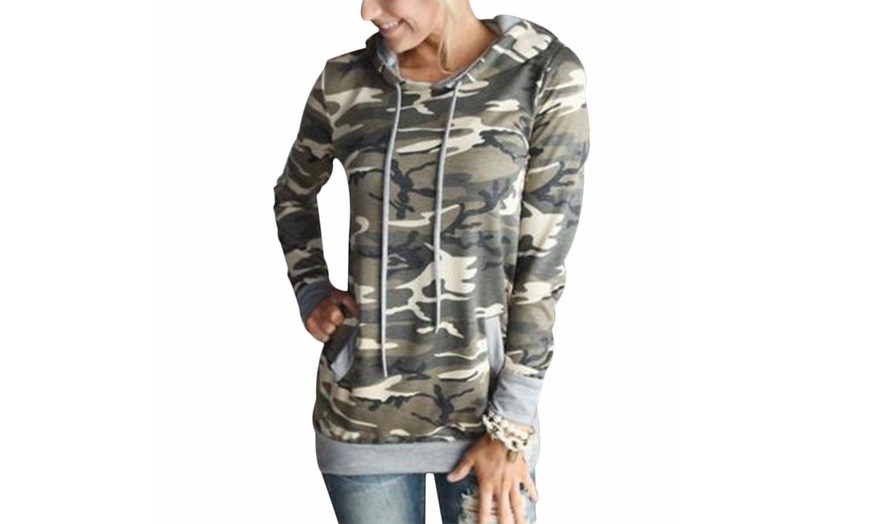 Image 3: Women's Camouflage Hoodie