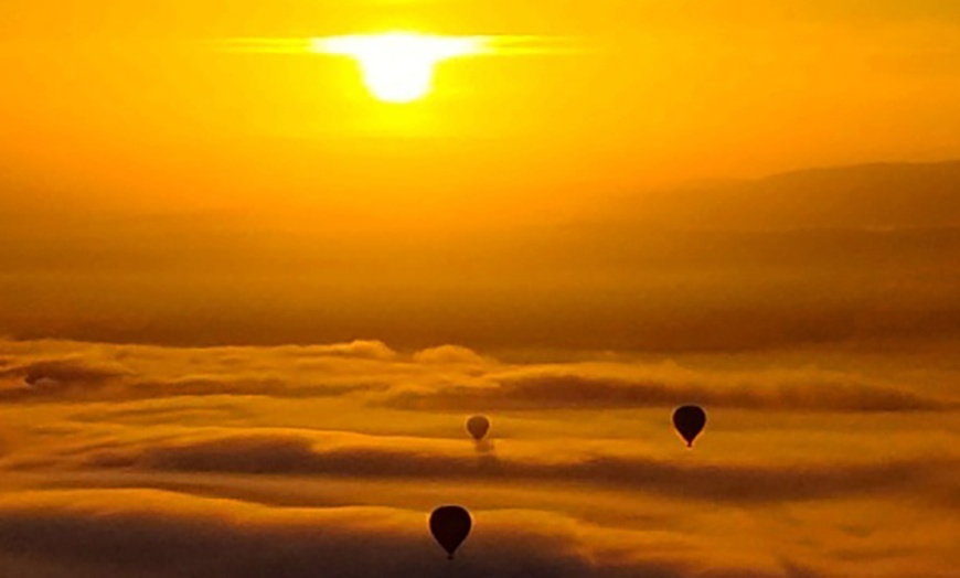 Image 5: Vuelo en globo con almuerzo para 1 o 2 personas