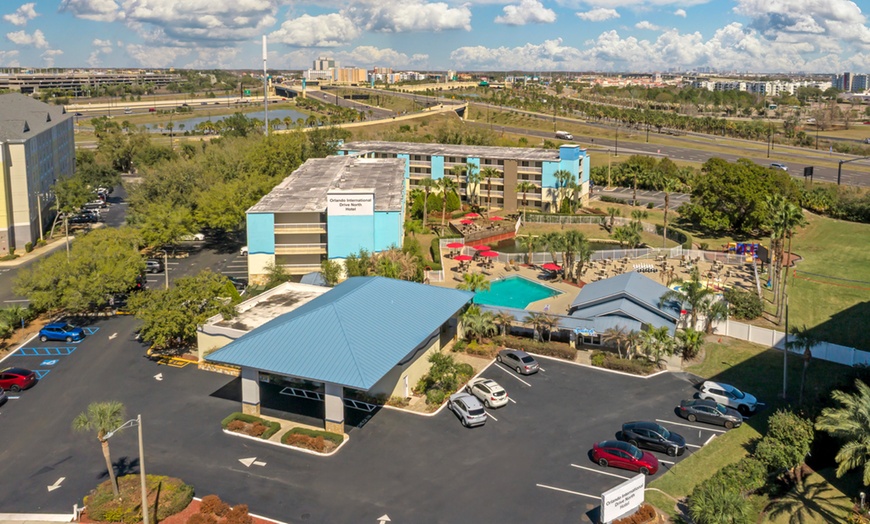 Image 2: Family-Friendly Hotel Near Amusement Parks in Orlando w/Various Room