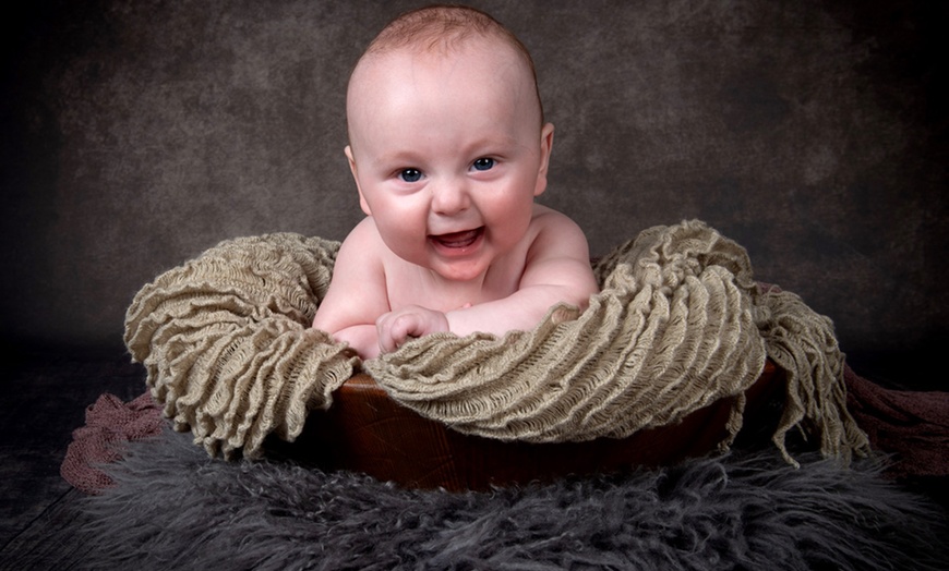 Image 5: 96% Off Professional Photoshoot: Family or Newborn - Includes Prints!