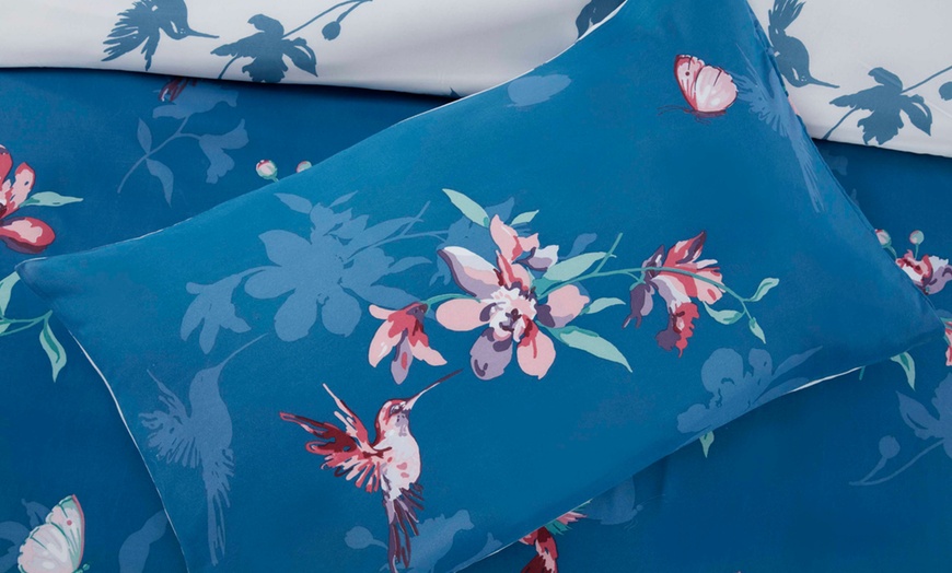 Image 6: Hummingbirds 180TC Reversible Duvet Set