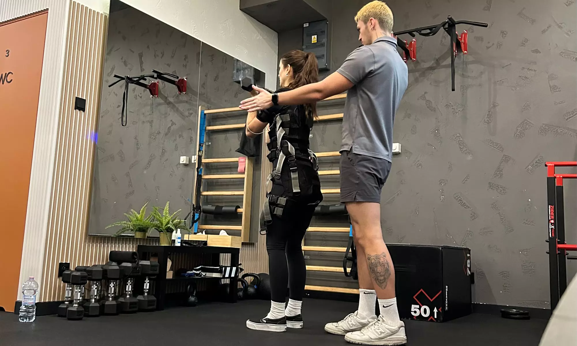 Trening EMS w zaledwie 30 minut w MyFit - Centrum Treningu Personalnego - 2 lokalizacje w Warszawie (do -52%) - Primary Image