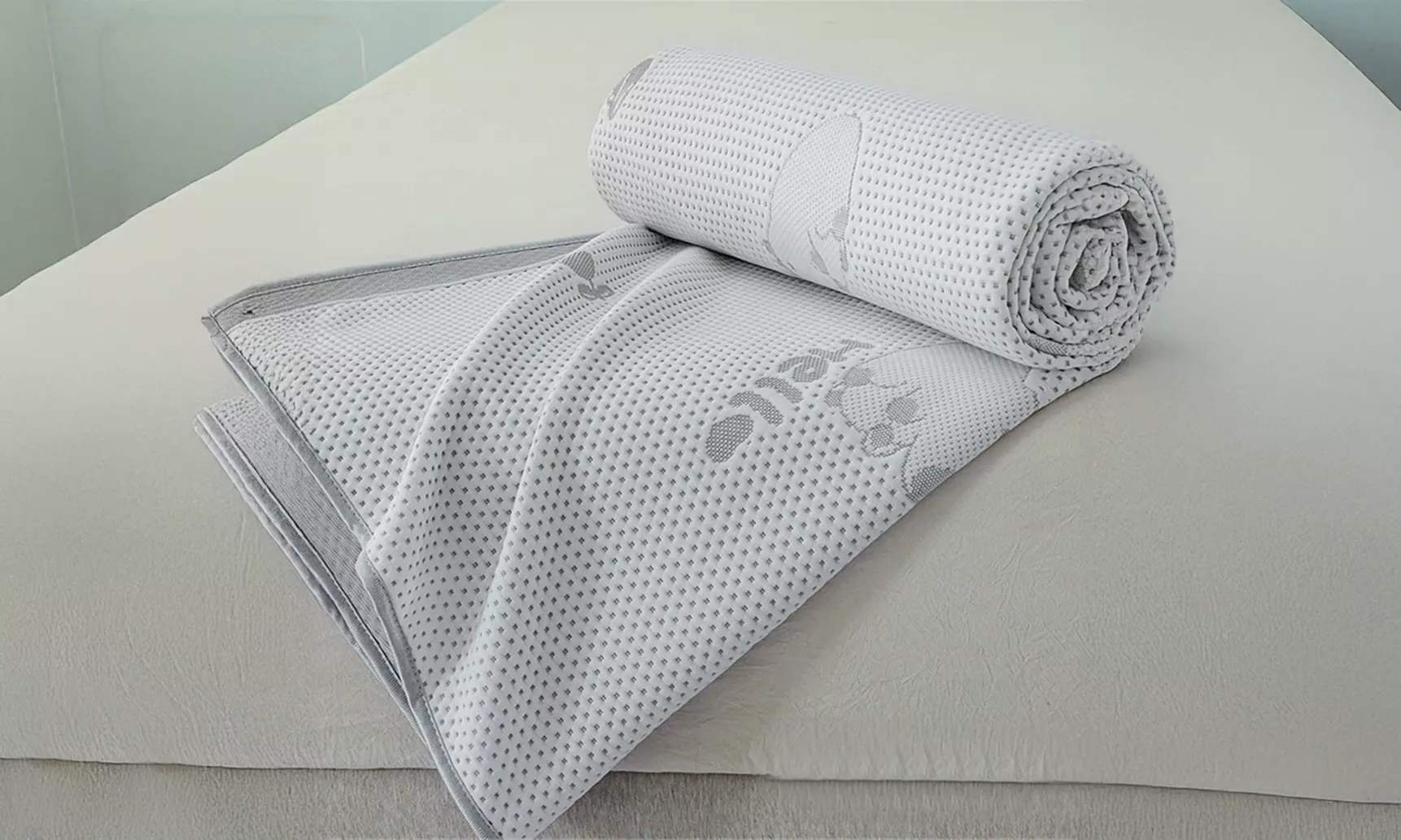 Summer Cooling Comforter with Premium Ocean Silk Fabric