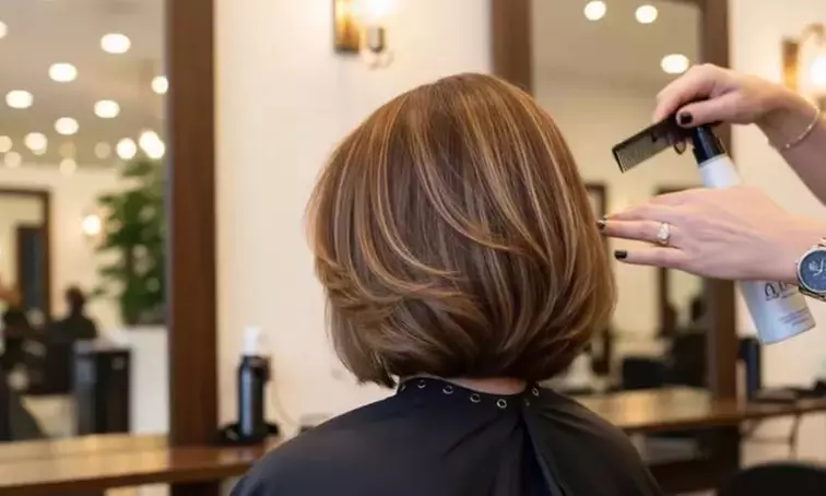 Shampoing, coupe et brushing avec coloration ou mèches MV Coiffure