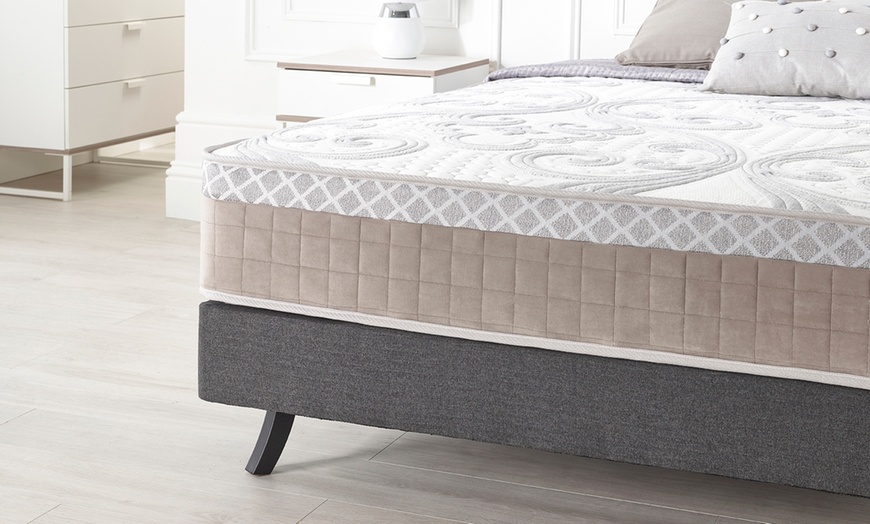 Image 2: Hybrid Pocket Sprung Mattress With Memory Foam