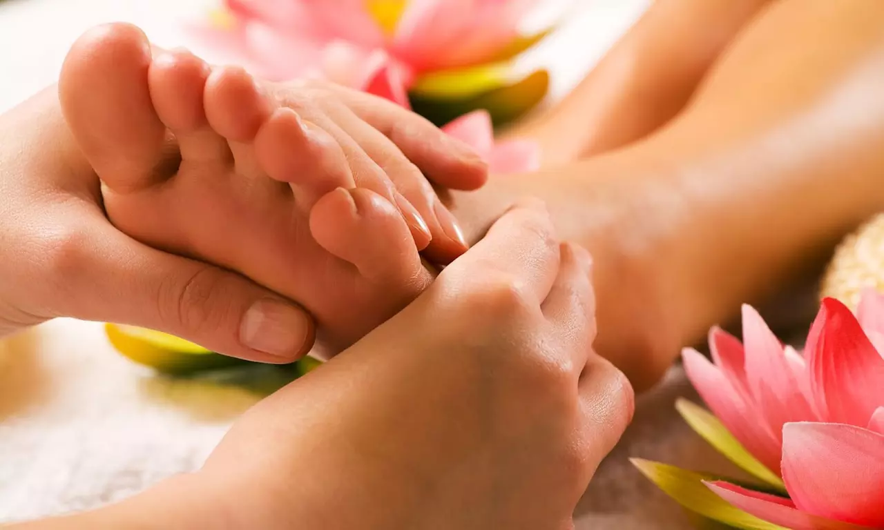 Rejuvenate together with a One 60-Minute Couples Detox Massage at Oasis Massage (Up to 36% Off) - Second Medium
