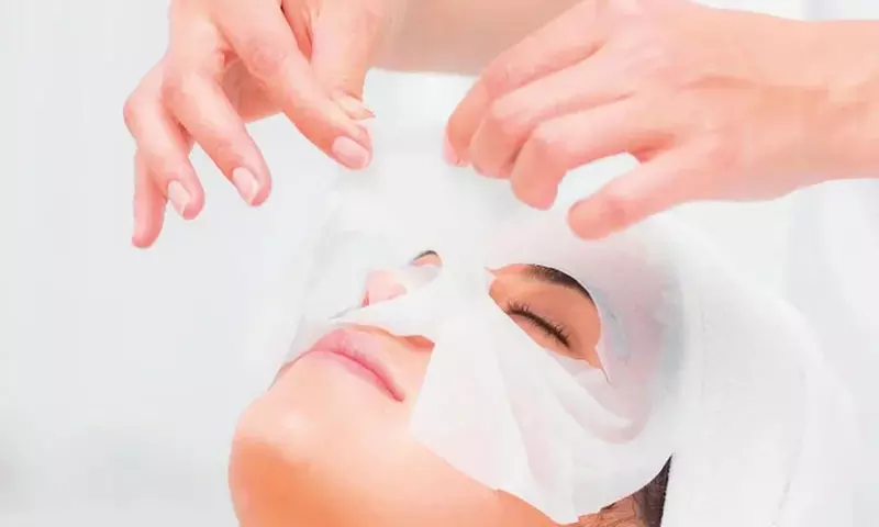 Beautylight-Behandlung mit Maske