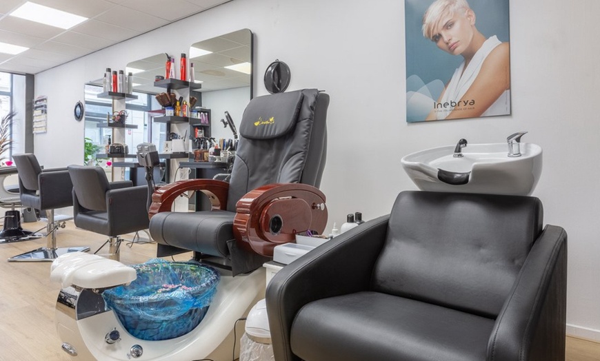 Image 4: Klaar voor een frisse coupe? Ga voor een kappersbehandeling naar keuze