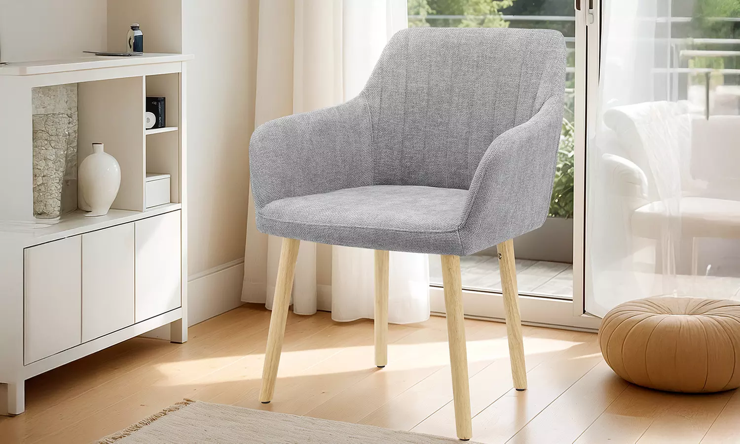 Sessel im skandinavischen Stil