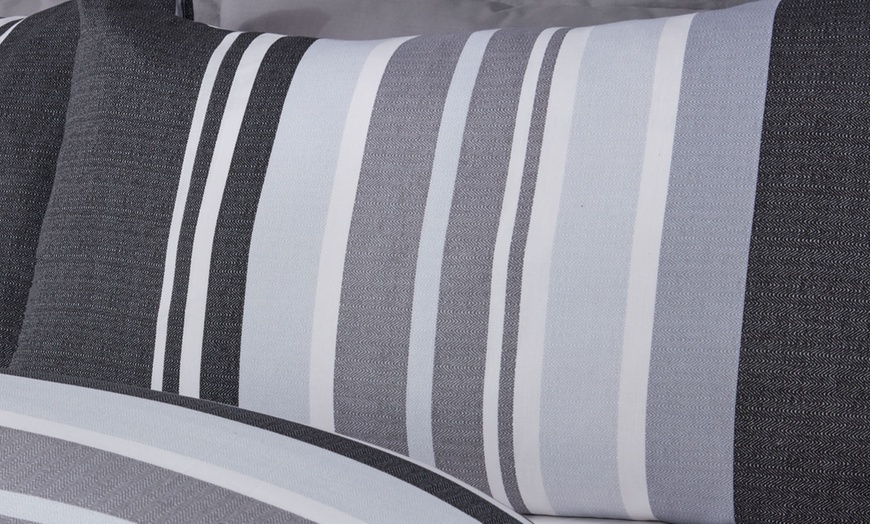 Image 3: Stripes Reversible Duvet Set