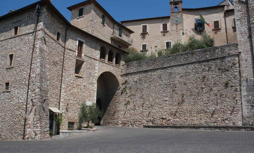 Image 14: Umbria: fino a 3 notti in camera matrimoniale o suite con colazione