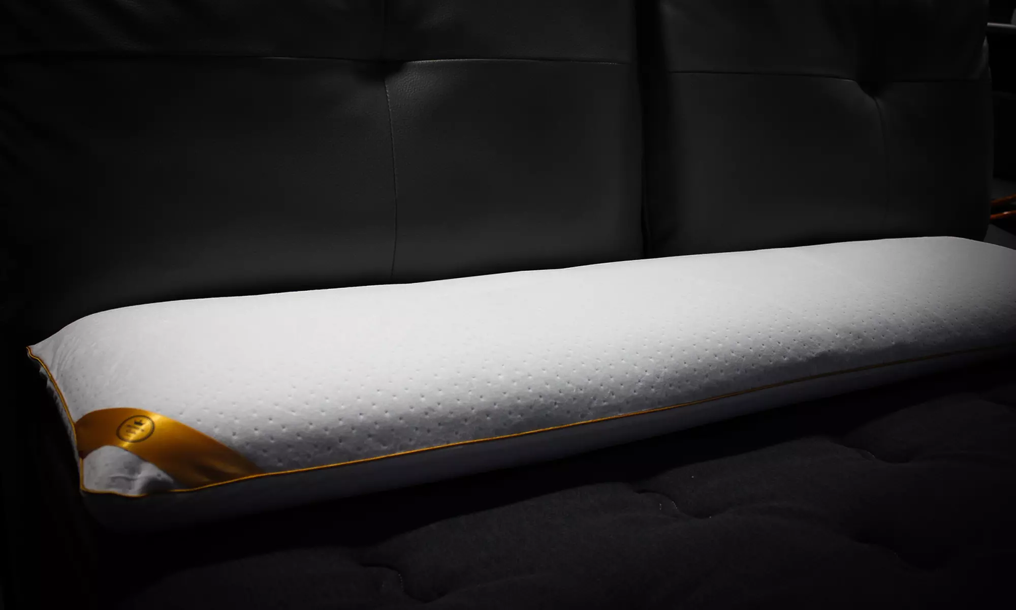 Traversins Eclat, mousse à mémoire de forme perforée, aérée et ventilée, pour un sommeil réparateur, Sampur - Primary Image