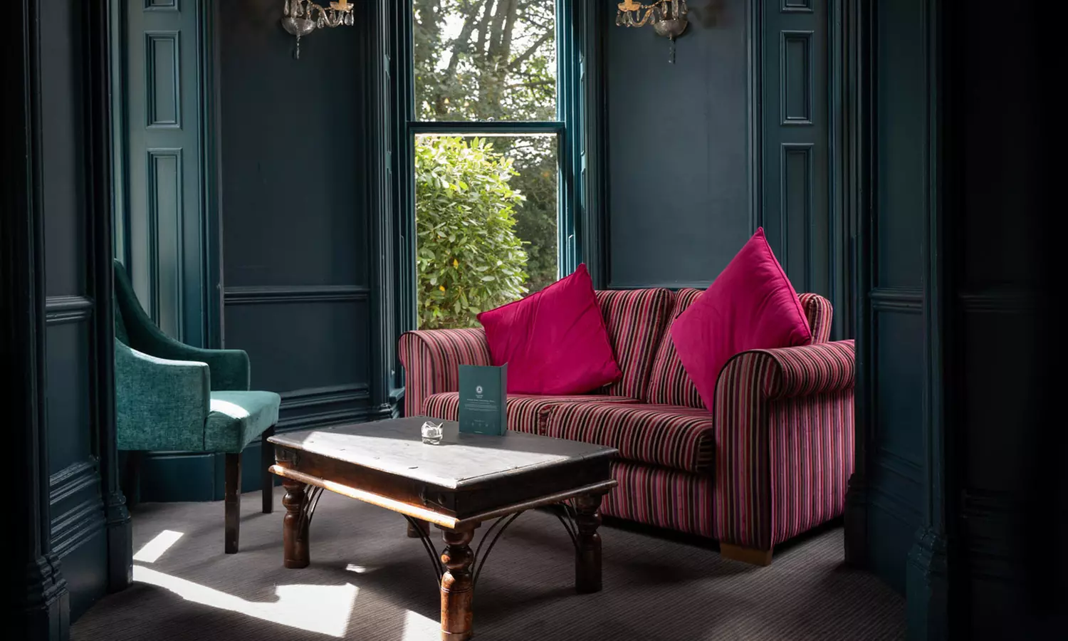 Peak District Getaway : Standard Room with Breakfast