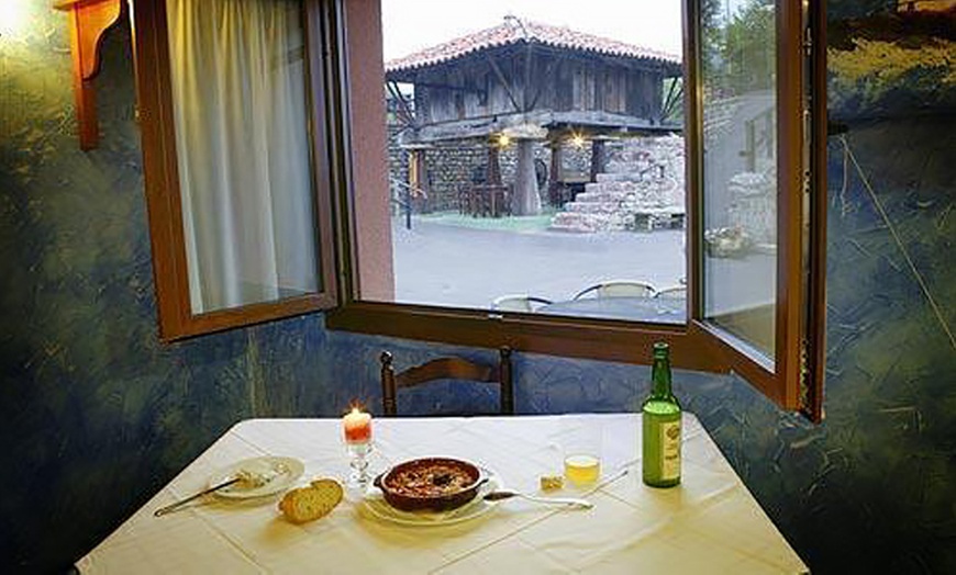 Image 11: Asturias: habitación doble para 2 personas con acceso a spa