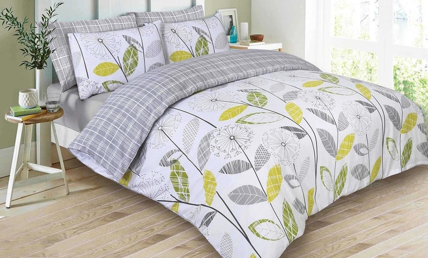 Image 1: Dreamscene Reversible Duvet Set