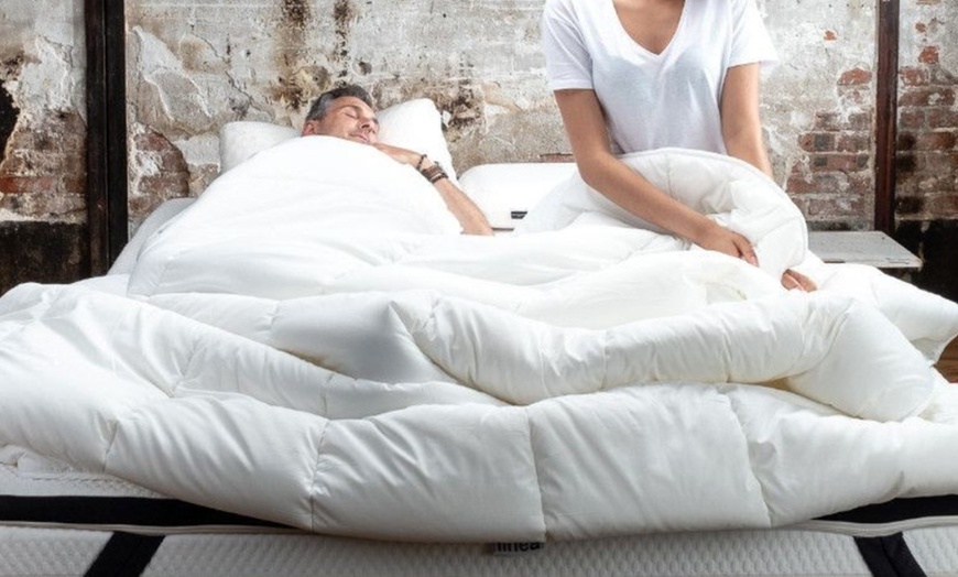 Image 2: Surmatelas en mousse à mémoire de forme de Promo Linge