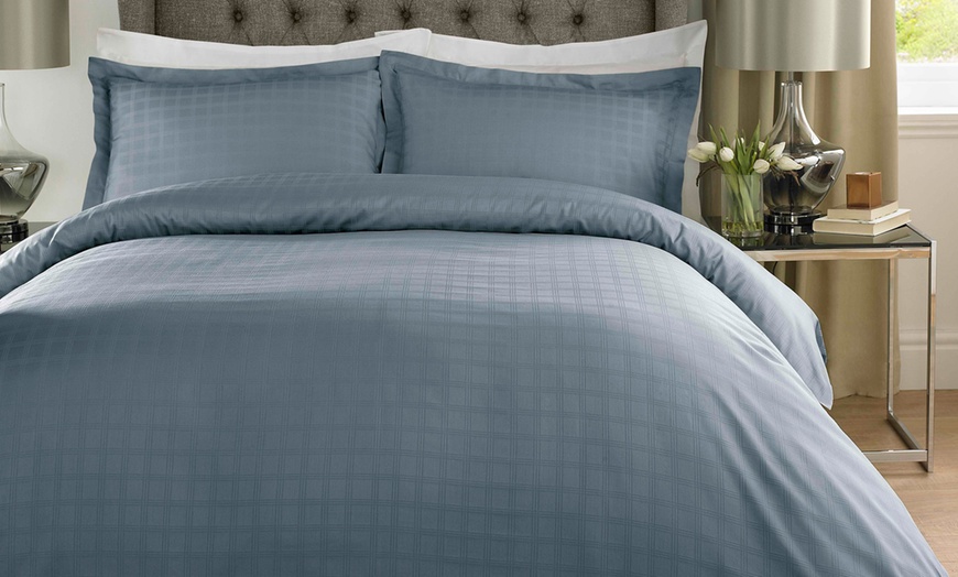 Image 8: 400TC Satin Check Duvet Cover Set