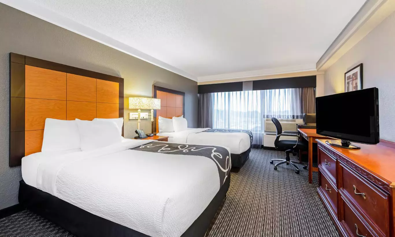 Modern hotel in Kenner, LA: Southern Hospitality and Convenience