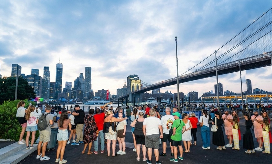 Image 5: Night Tour Luxury Bus – Iconic NYC Landmarks & Skyline