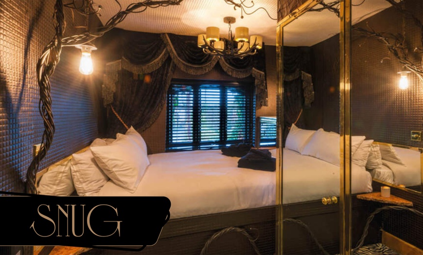 Image 7: Oxfordshire: An Overnight 5* Stay w/ Dinner and Champagne 