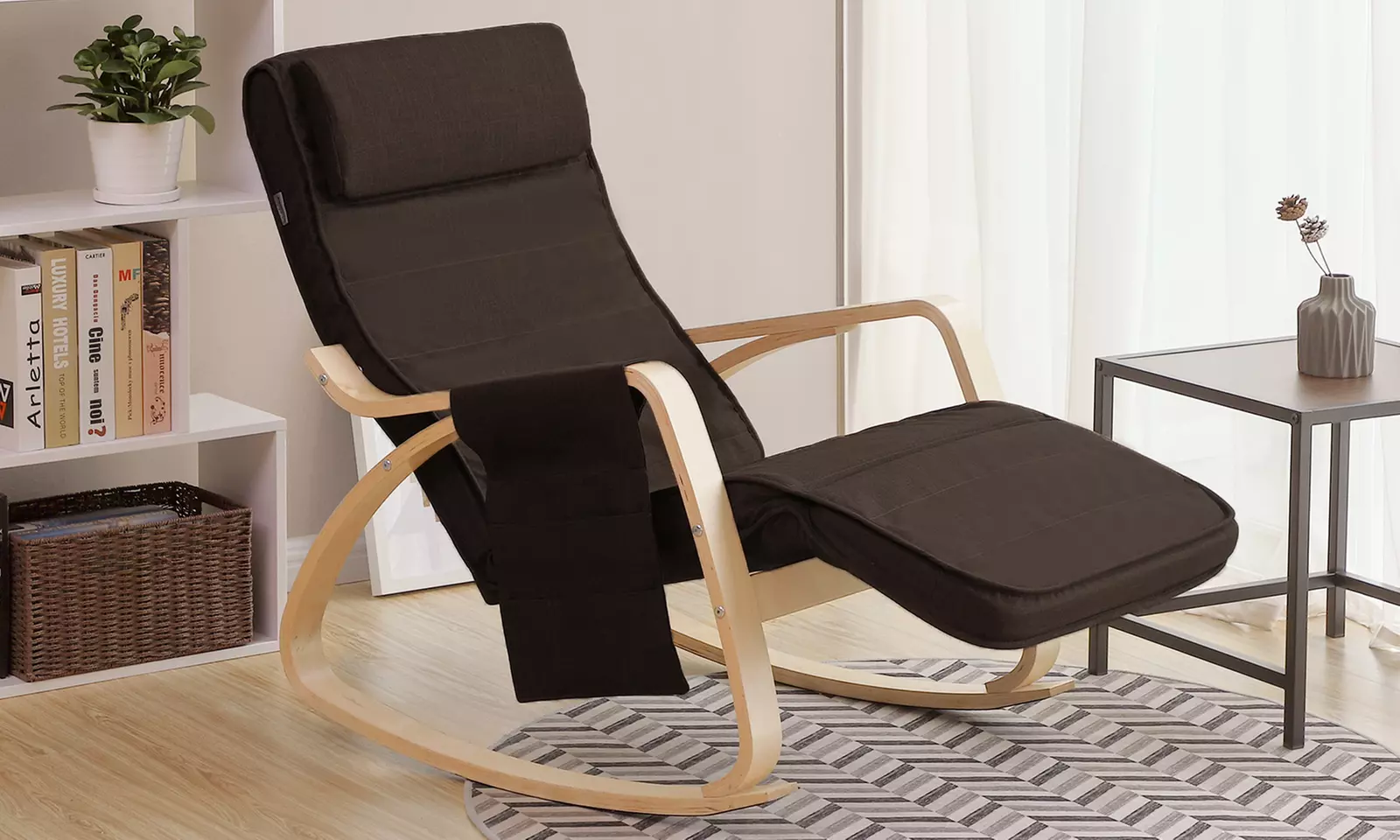 Songmics Schaukelstuhl mit 5-fach verstellbarem Fußteil in Braun oder Beige - Primary Image