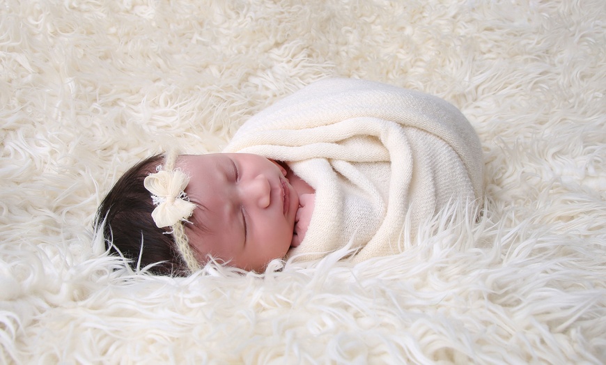 Image 6: Newborn Photoshoot With Print