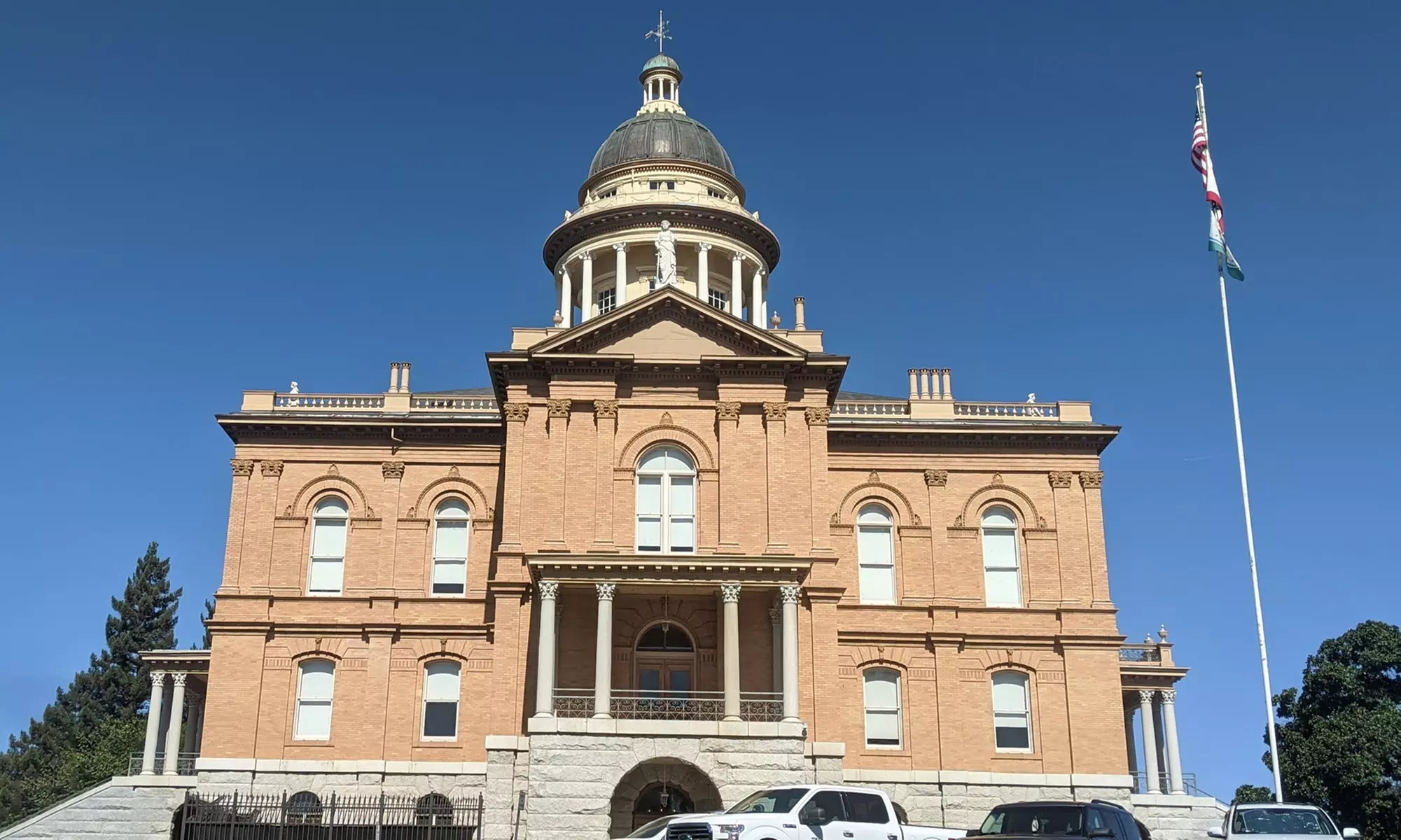 2 Hour Walking Tour in Old Town Auburn with Puzzles
