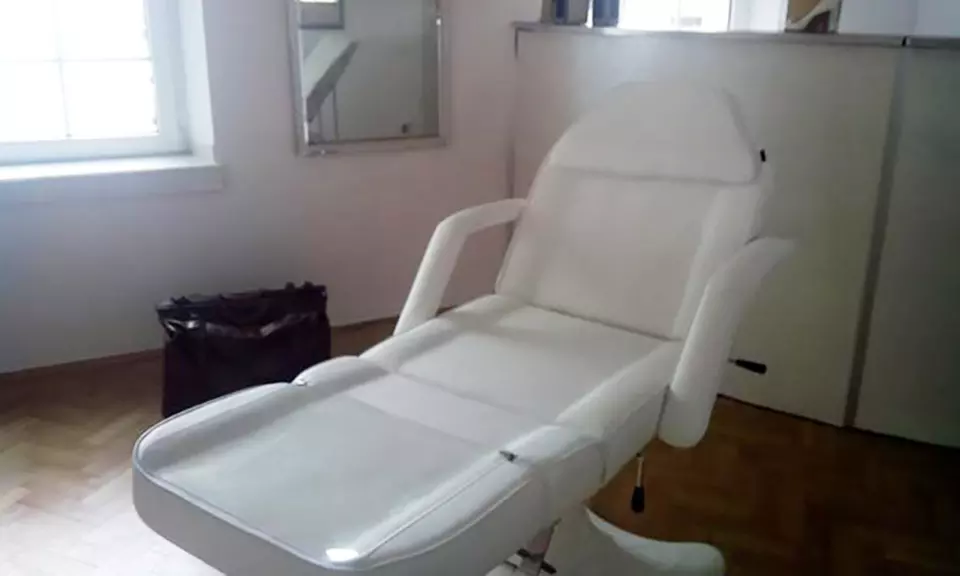 Injektionslipolyse mit 5 ml Wirkstoff inkl. Anamnese an 1-3 Zonen