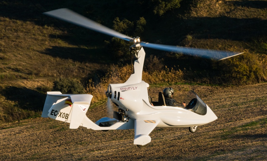 Image 2: Surca los cielos: bautismo de vuelo en autogiro para 1 o 2 personas