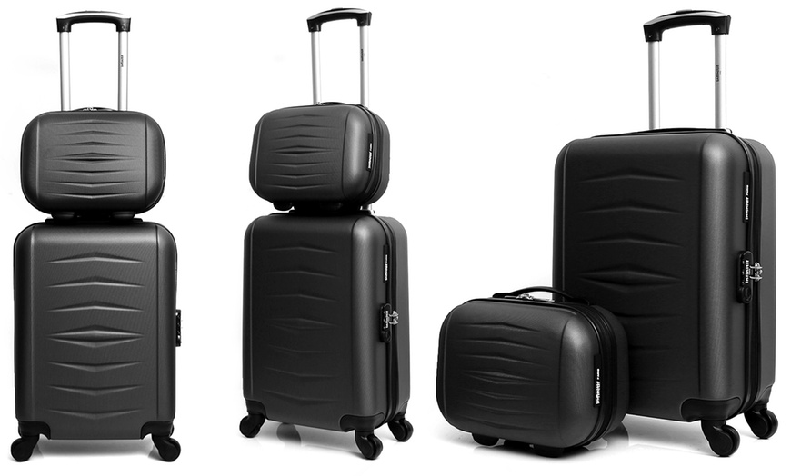 Image 6: Cabin and Vanity Case Luggage Set