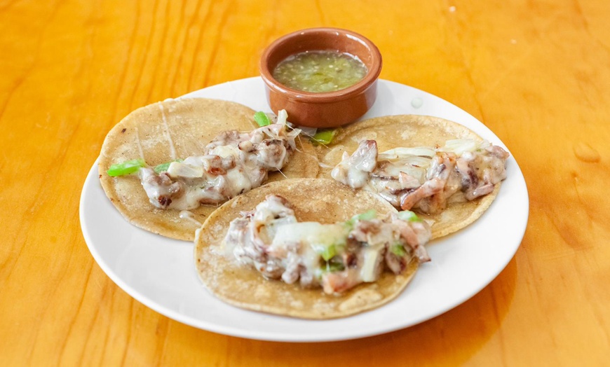 Image 8: Menú mexicano para 2 con nachos, tacos y margaritas o refrescos