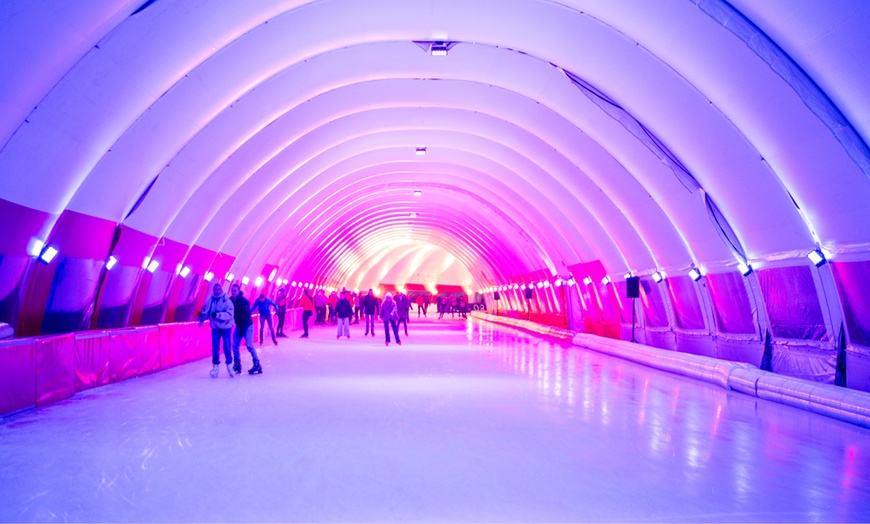 Image 4: Glijd het winterseizoen in met tickets voor de schaatsbaan Rotterdam