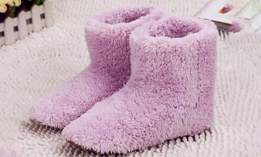 Image 7: Women's USB-Heated Boots Slipper