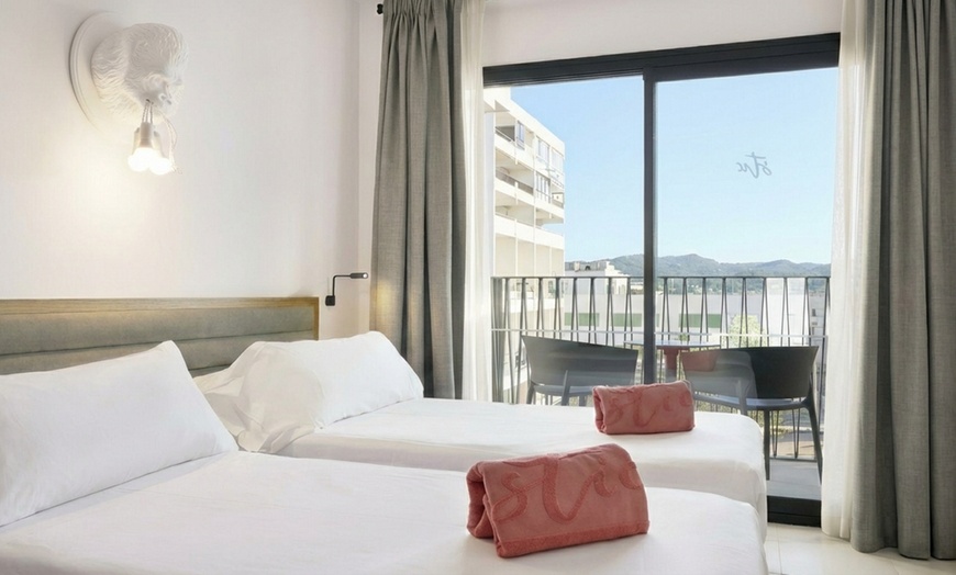 Image 6: ✈ Ibiza: Volo diretto più 3 o 7 notti in hotel 4* con Spa