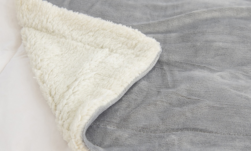 Image 8: Double Thickened Sherpa Fleece Soft Reversible Blanket 