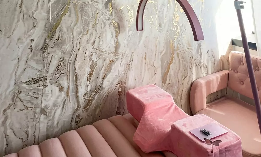 Classic, Hybrid & Volume Lash Extensions & Refills