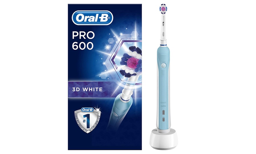 Image 5: Oral-B Pro 600 Electric Toothbrush