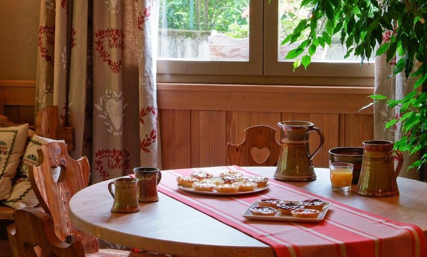 Image 10: Savoie : chambre double ou quadruple avec petit-déjeuner et accès spa