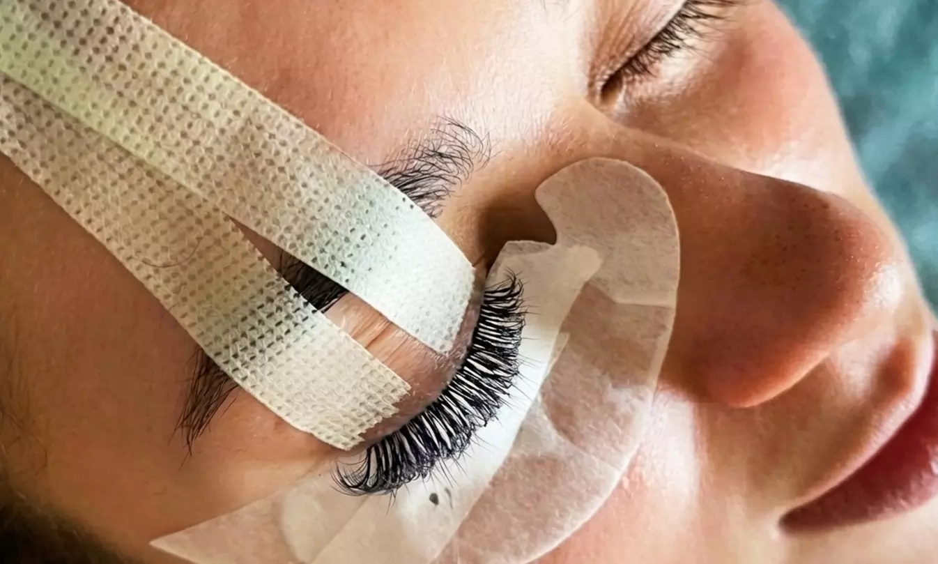 Extensiones de pestañas pelo a pelo con volúmenes clásico, 3D y Mega