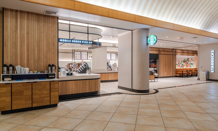 Image 21: Member-Only Deal: Steps from shopping, dining, & Orlando theme parks