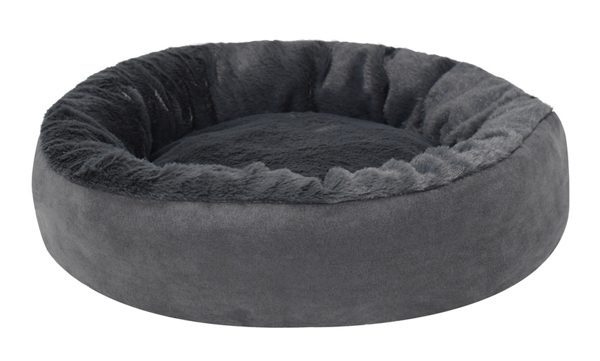 Image 2: Padded Round Kennel