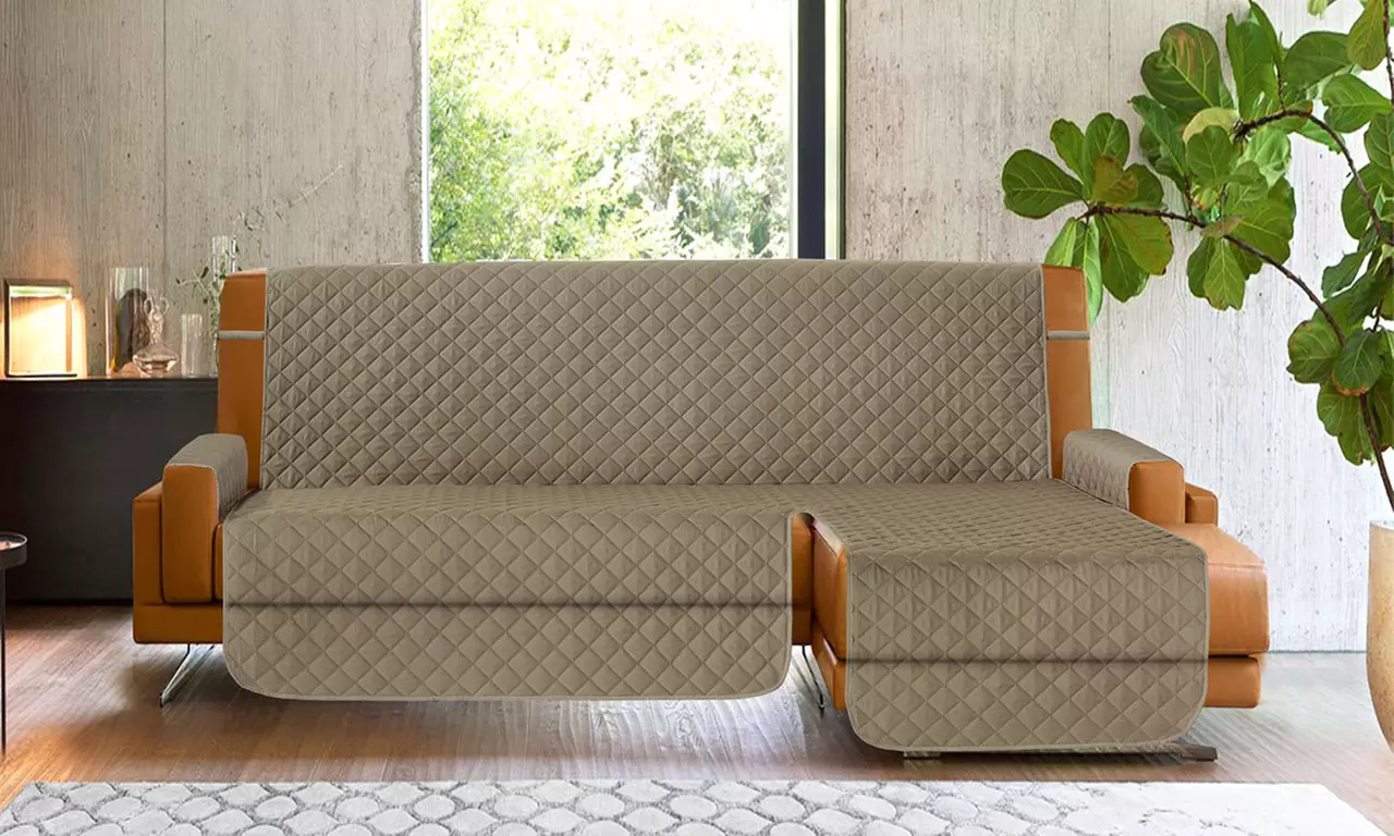 Copridivano trapuntato con penisola a destra o sinistra, disponibile in 2 misure e 3 colori - Primary Image