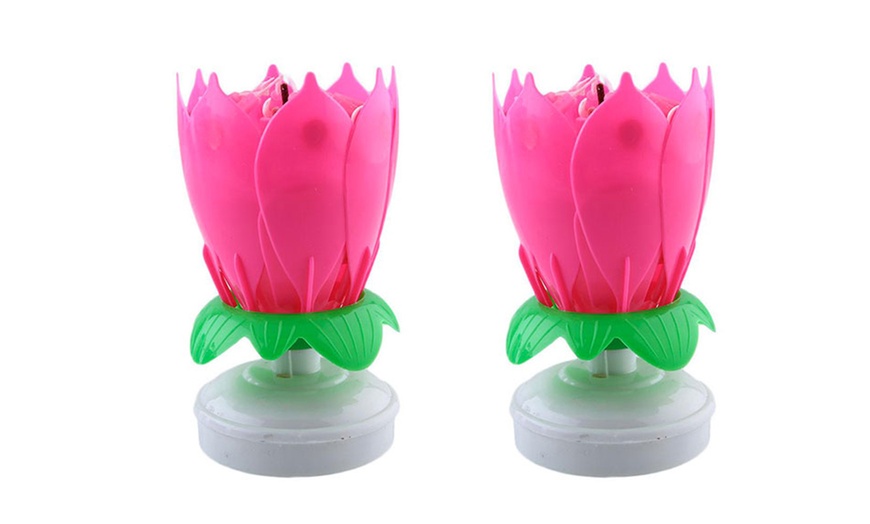 Image 9: Flower-Shaped Rotating Musical Birthday Candle