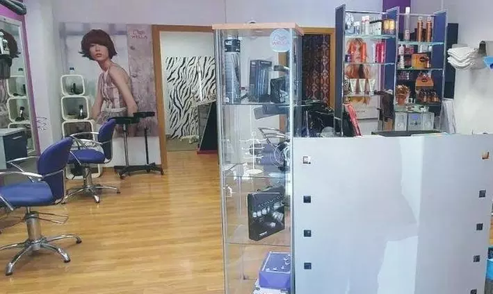 Sesión de peluquería con tinte y/o mechas en Peluquería 12 Colores