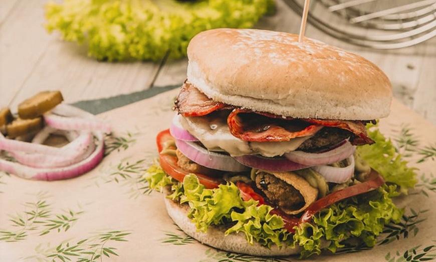 Image 1: Menú de hamburguesa para dos