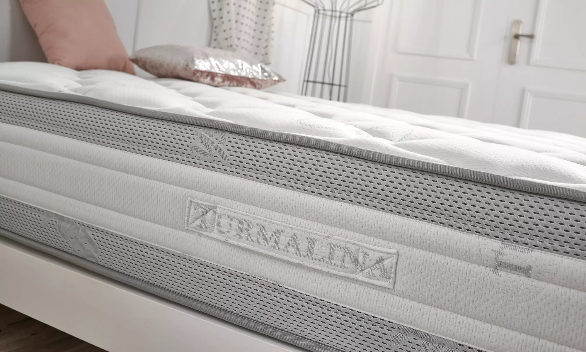 Memory-Schaum-Matratze mit Turmalin-Technologie