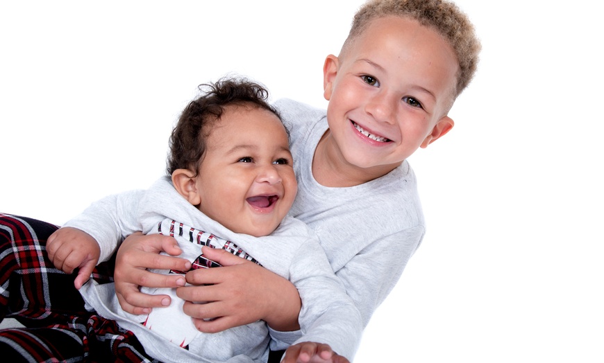 Image 10: Family Photoshoot with Prints