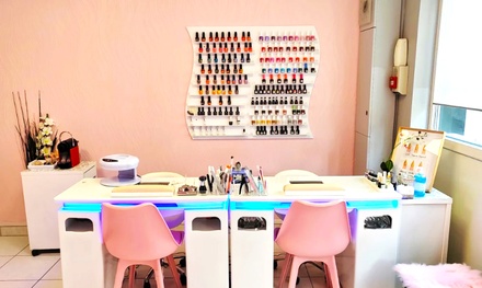 Beauté des mains express ou des pieds avec pose de vernis semi-permanent