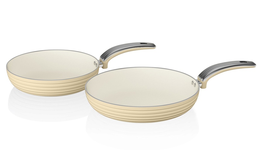 Image 23: Swan Retro Pans Set